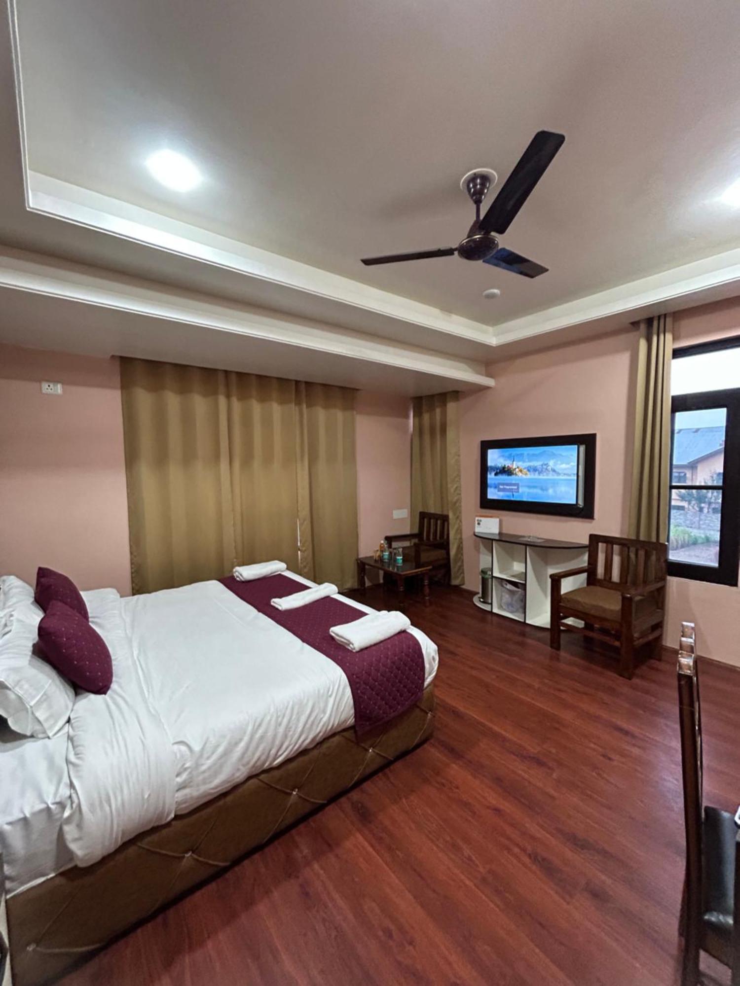 Hotel Fair Mount, Airport Road, Humhama Srinagar Exterior foto