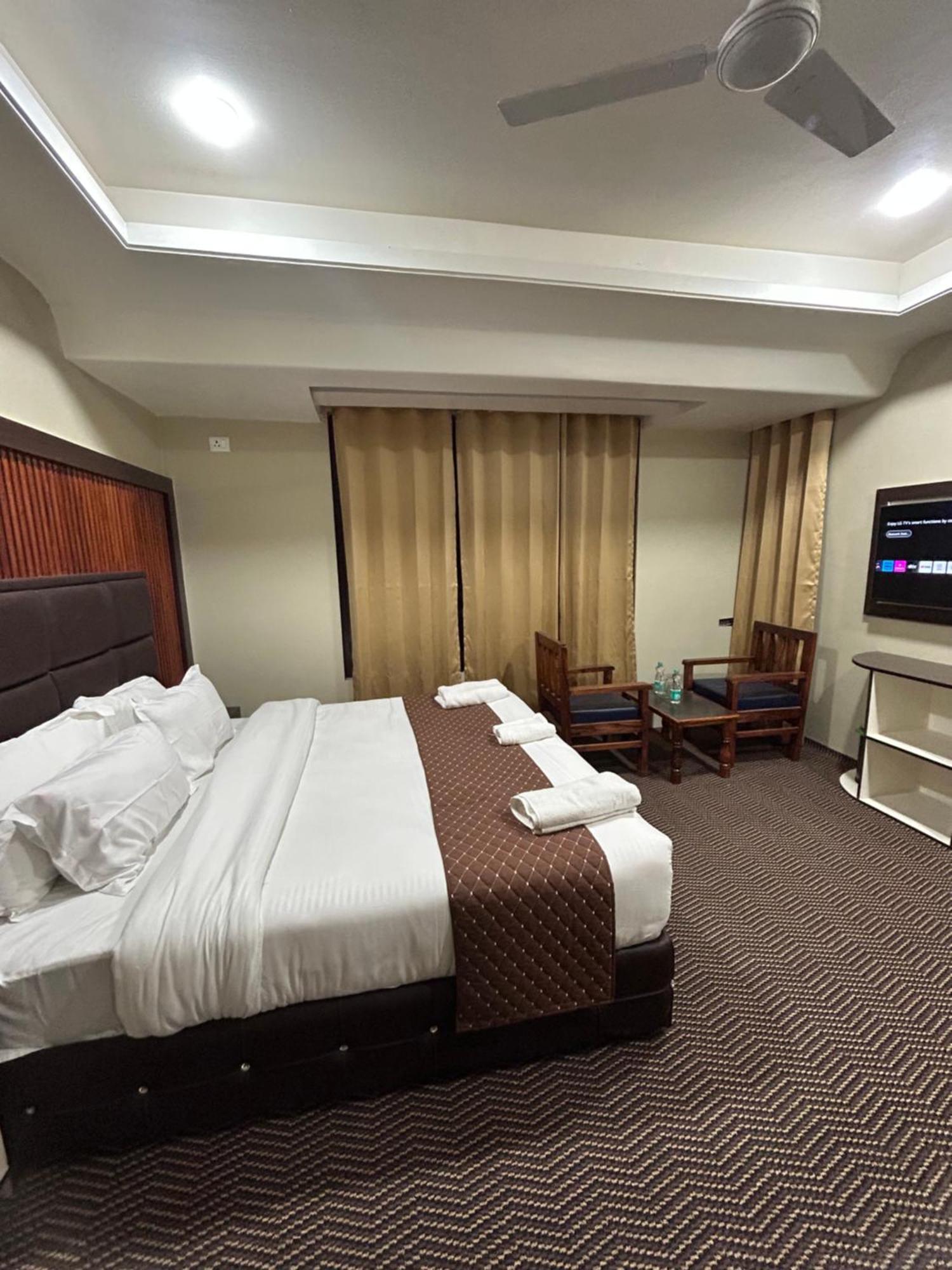 Hotel Fair Mount, Airport Road, Humhama Srinagar Exterior foto